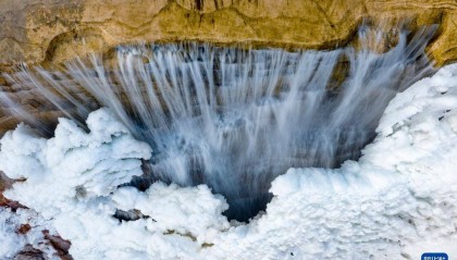 宁夏彭阳：冰瀑开化美如画