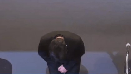 热搜第一！金秀贤召开新闻发布会