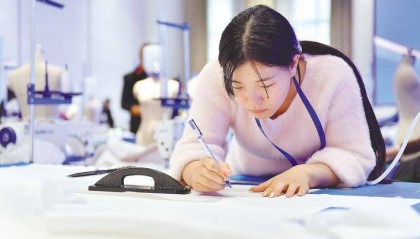 “潜江裁缝”抢滩全球高端户外服市场