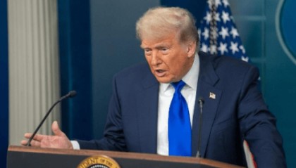 中美谈判结束，出现罕见一幕，双方牵头人没握手，却达成一项重要共识，中方代表一脸从容