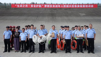 十堰市茅箭区多部门联合开展防溺水实战演练