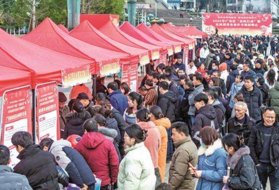 广安市广安区：春风送岗位 就业暖人心