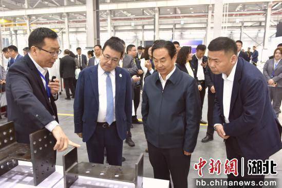 长飞光坊工业激光襄阳产业基地投产
