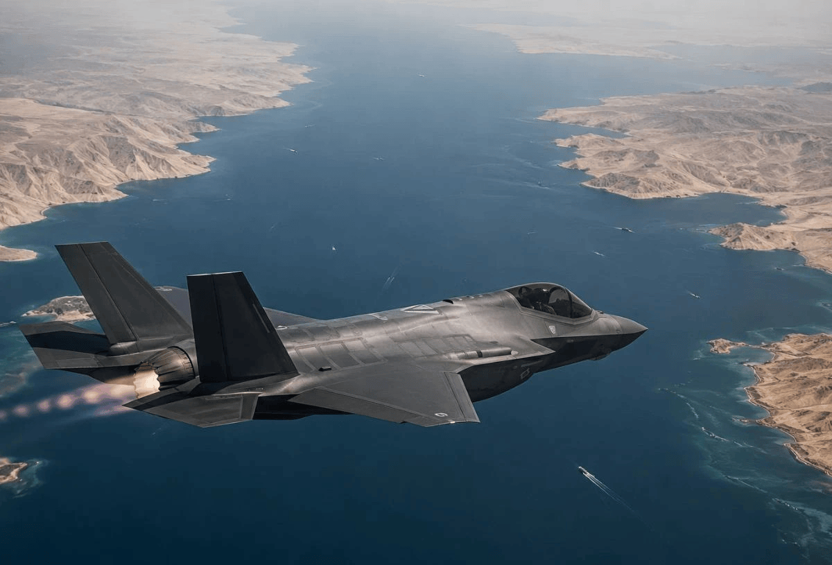 24小时内两架！美军F-35战机在阿曼湾上空，发送紧急代码请求降落