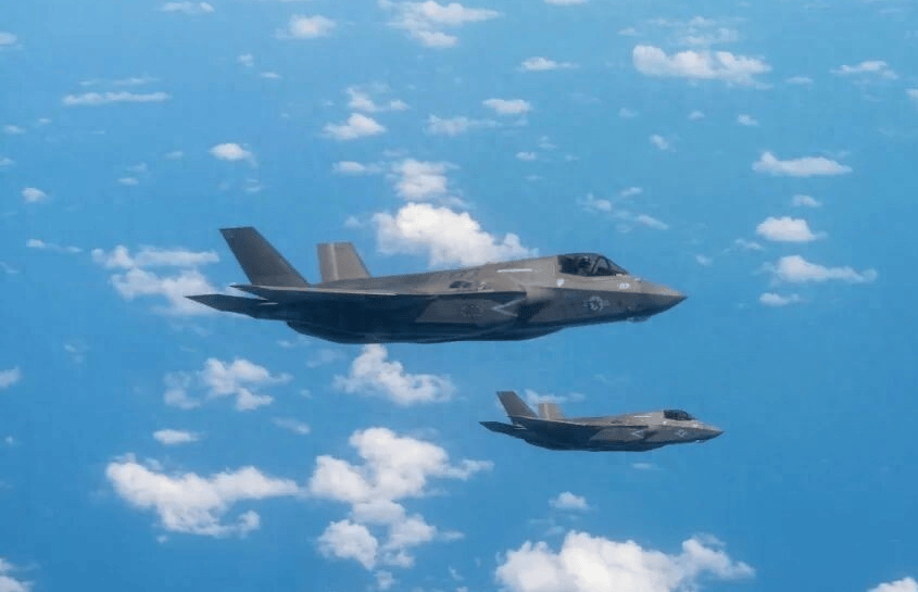 24小时内两架！美军F-35战机在阿曼湾上空，发送紧急代码请求降落
